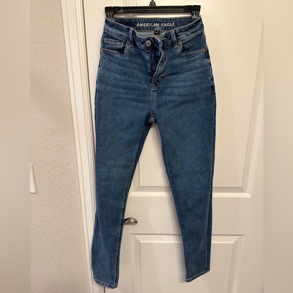Barely worn American Eagle mom jeans